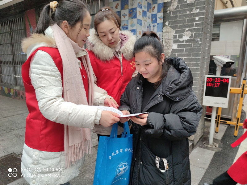 青创平安 勇当先锋                         ——衡阳幼高专青年志愿者在行动