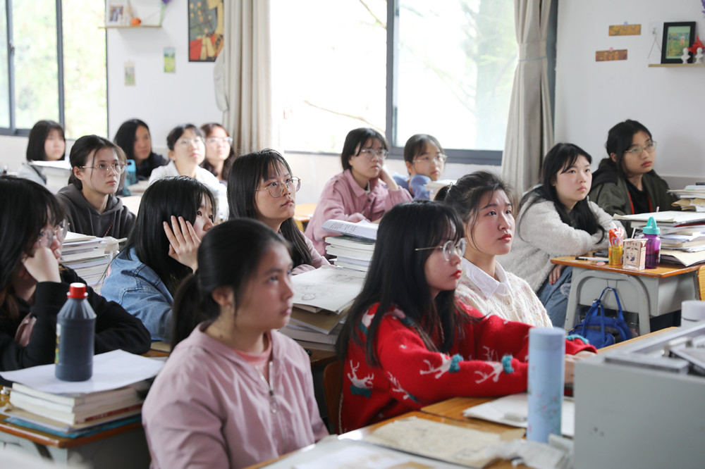 我校组织师生收看《就认这个理——百年一课恰同学少年》党史学习教育节目