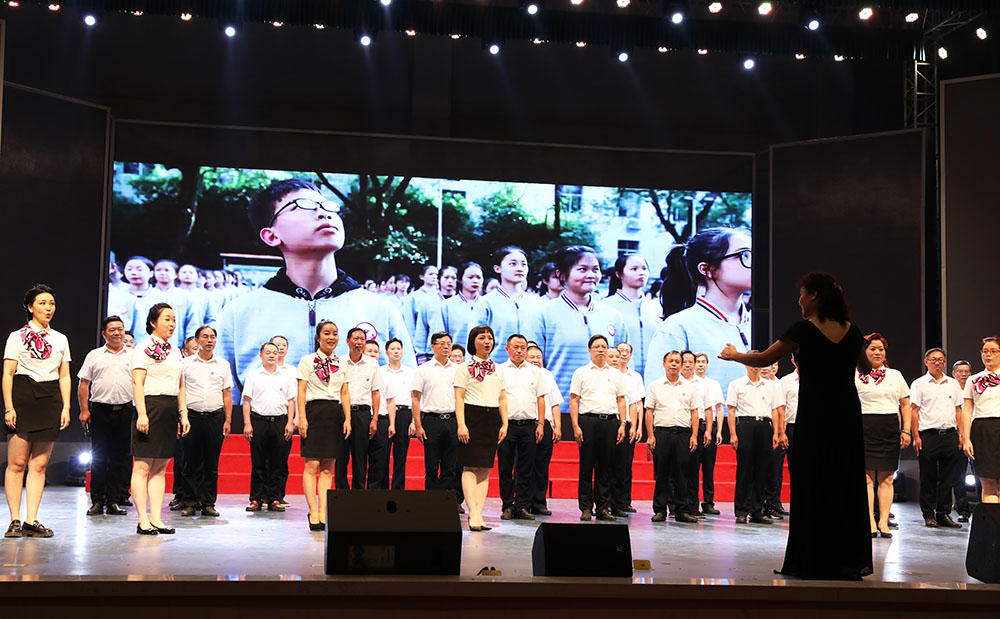 衡阳幼儿师专举行“梦想启航”文艺晚会庆祝第一次党代会胜利召开