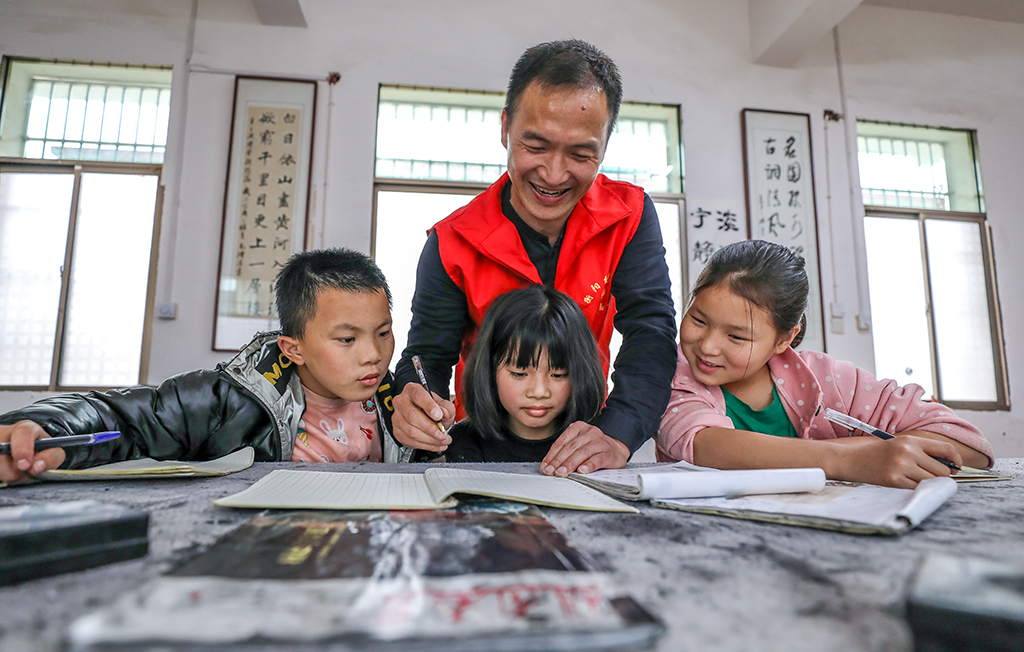 “艺”起成长，伴你同行 ——衡阳幼儿师专志愿者赴衡南县松江联合学校长岭校区开展支教帮扶活动