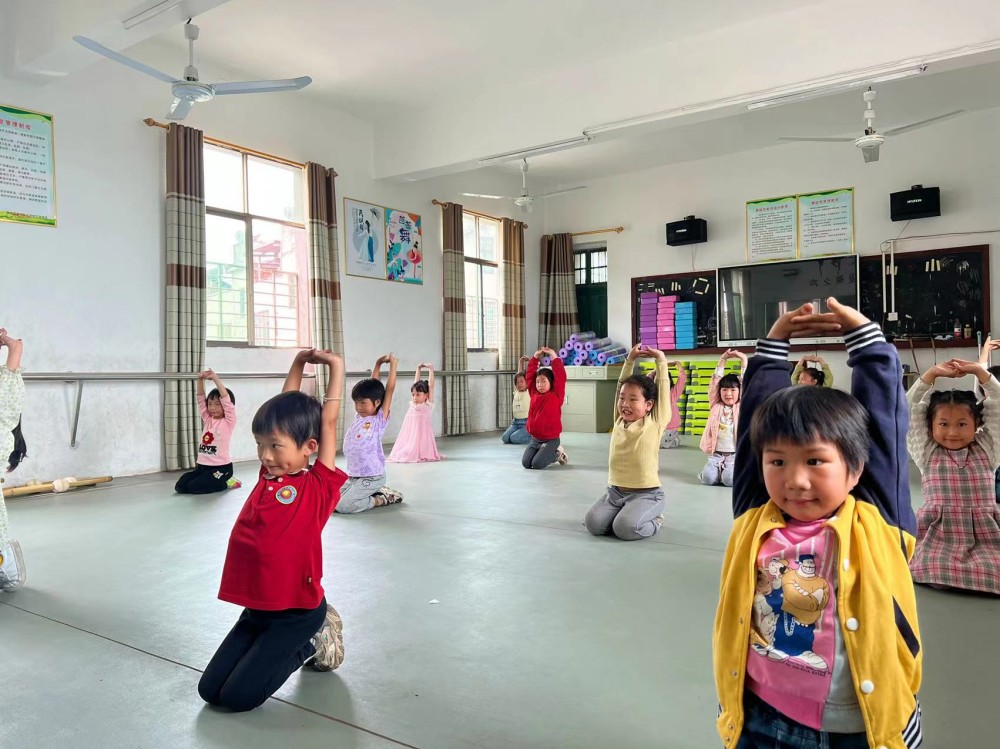 为了每一个孩子的美好童年 ——衡阳幼儿师专小学教育系赴衡南县硫市小学开展留守儿童结对帮扶活动