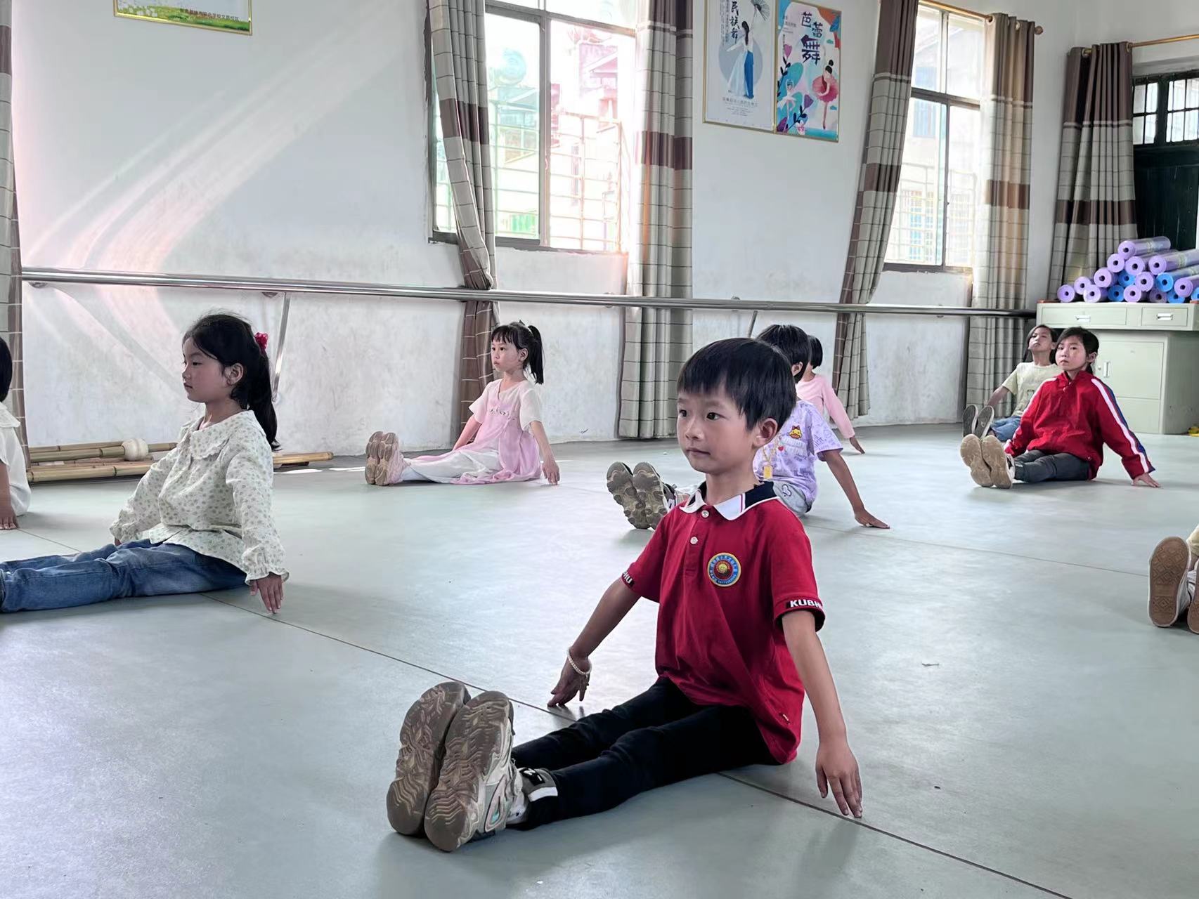 为了每一个孩子的美好童年 ——衡阳幼儿师专小学教育系赴衡南县硫市小学开展留守儿童结对帮扶活动