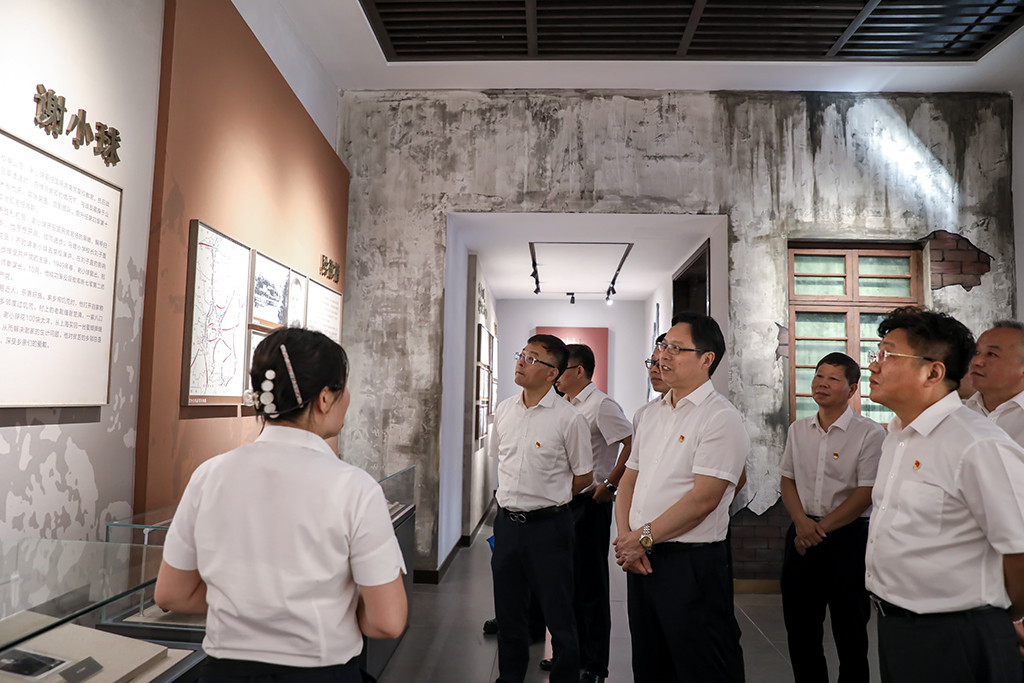 弘扬革命精神  传承红色基因——衡阳幼儿师专党委理论学习中心组开展主题党日活动